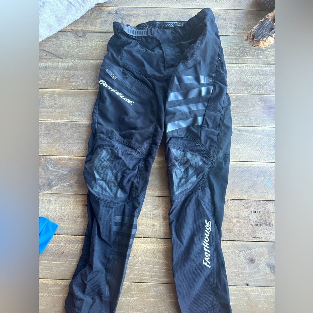 Fasthouse riding pants size Y28